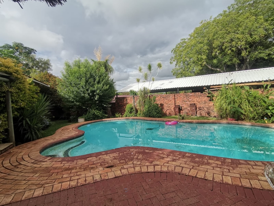 5 Bedroom Property for Sale in Elandsrand North West